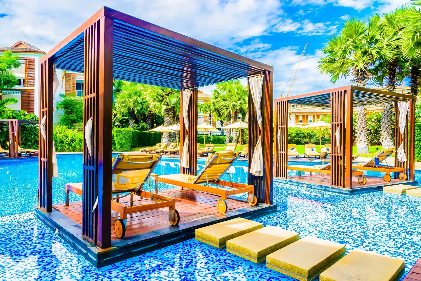 Sleek & minimal designs for pool cabana ideas