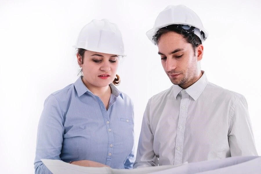 contractors analysing cabana price in san diego