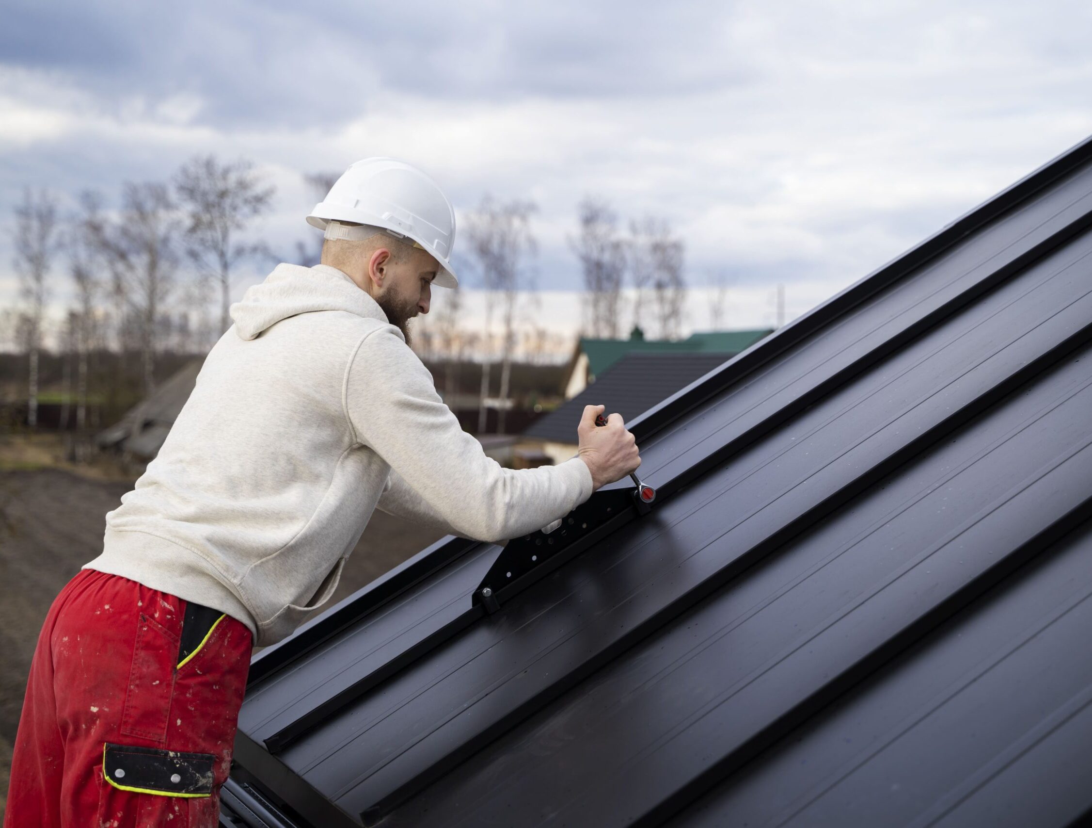 contractor finishing work of composite siding in san diego
