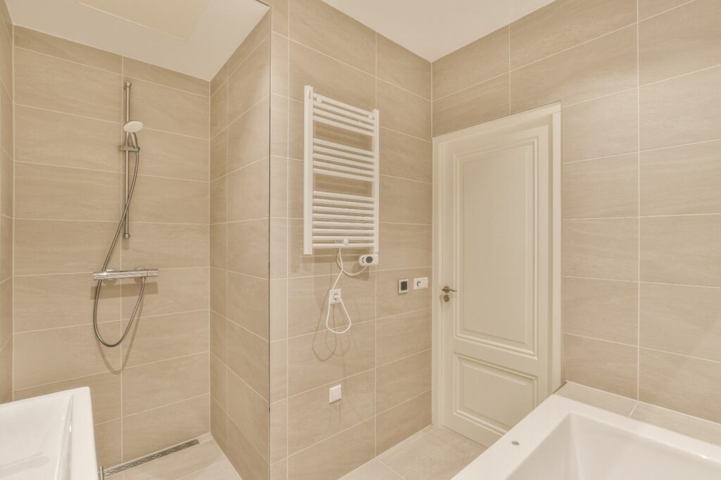 wet room layout for small master bath rooms